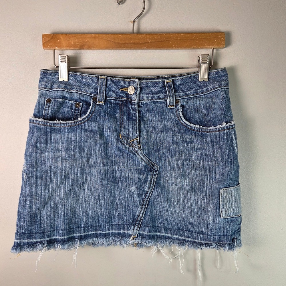 Bebe Denim Mini Skirt Womens 28 Blue Excellent Rhinestone Y2K Distressed Raw Hem